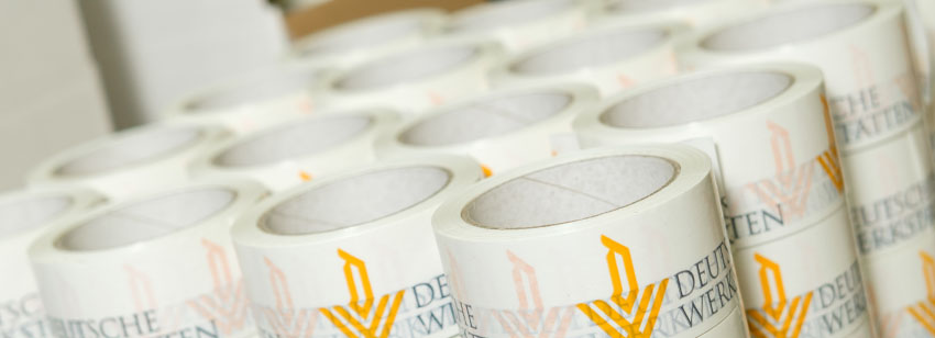 bedrukt papier, pvc en hotmelt tape staat klaar voor verzenden naar klanten in Nederland en België.